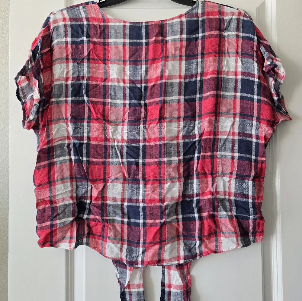 Universal Thread Button Blouse - Picture 3 of 3